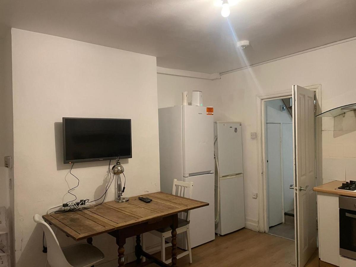 Balham, South London Spacious Guest House 5, 6 Rooms Available Exteriör bild